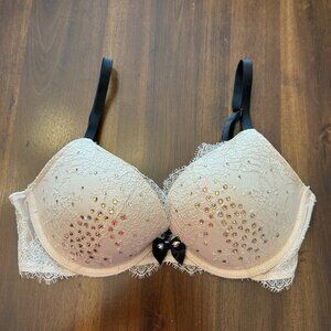 Victoria’s Secret Push-Up Bra Pigeonnant Lace Jeweled Bra Cream 32D